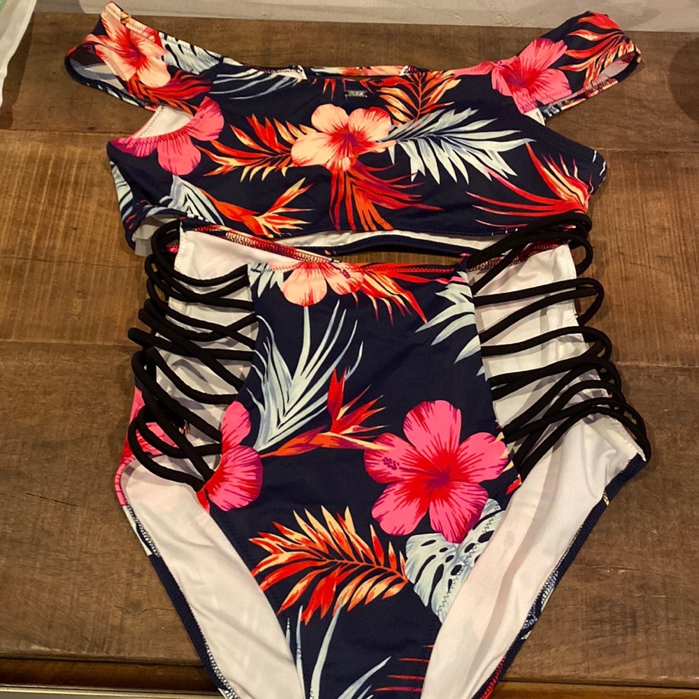CUTE PINK BIKINI SET!